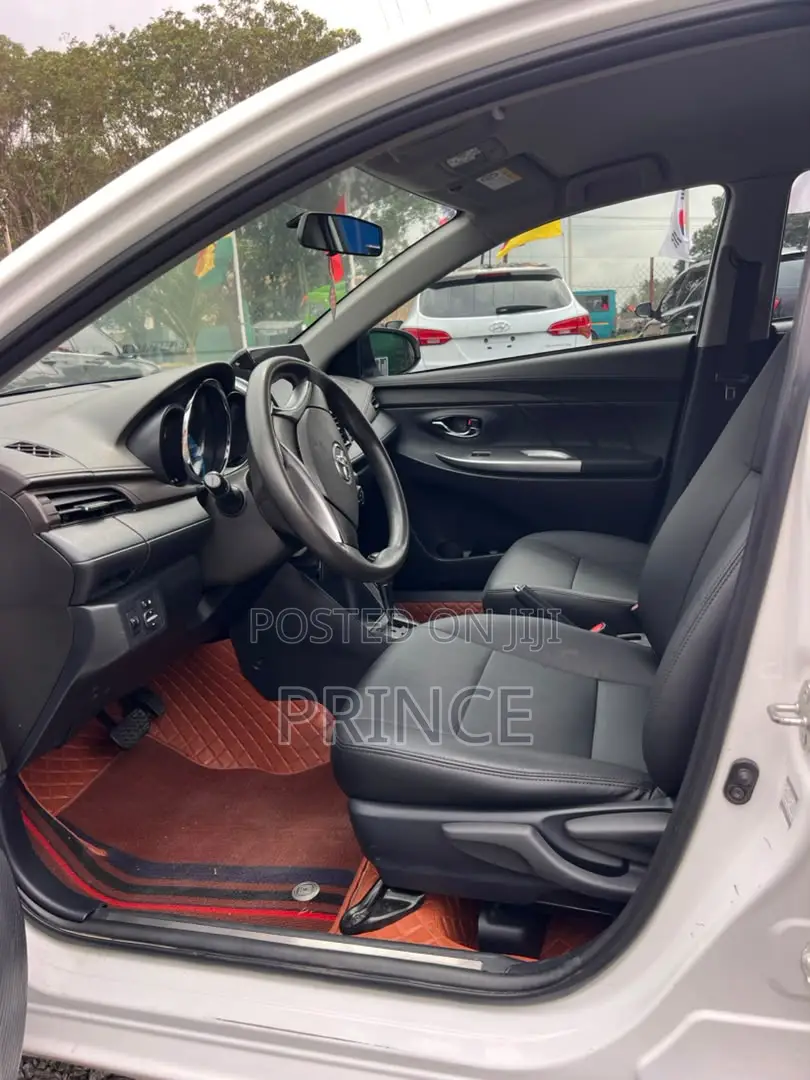 Toyota Yaris L Hatchback 5dr 2015 White