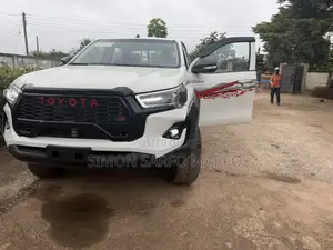 New Toyota Hilux 2025 White