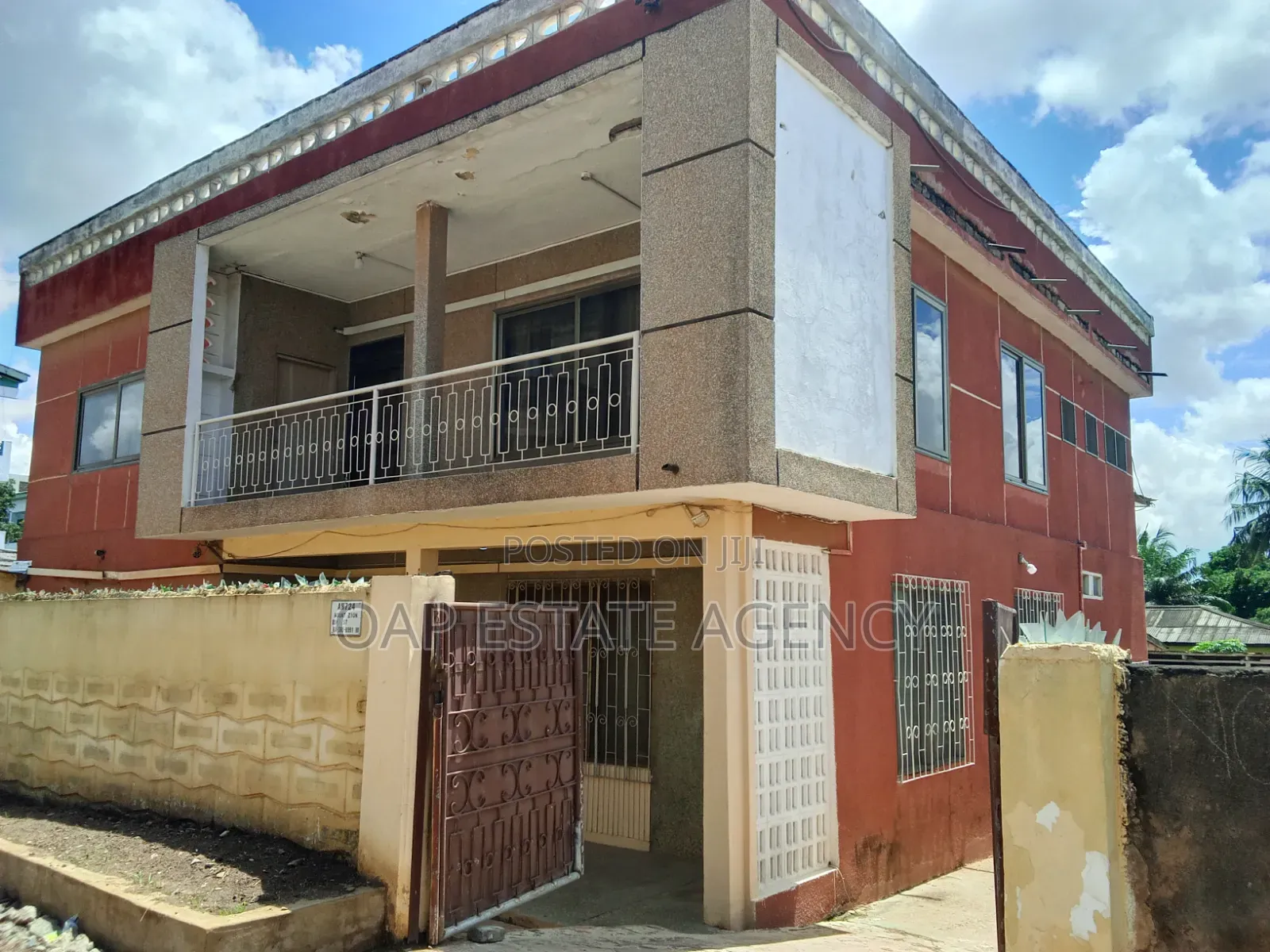 10bdrm House in Kaneshie, Accra Academy Area for sale