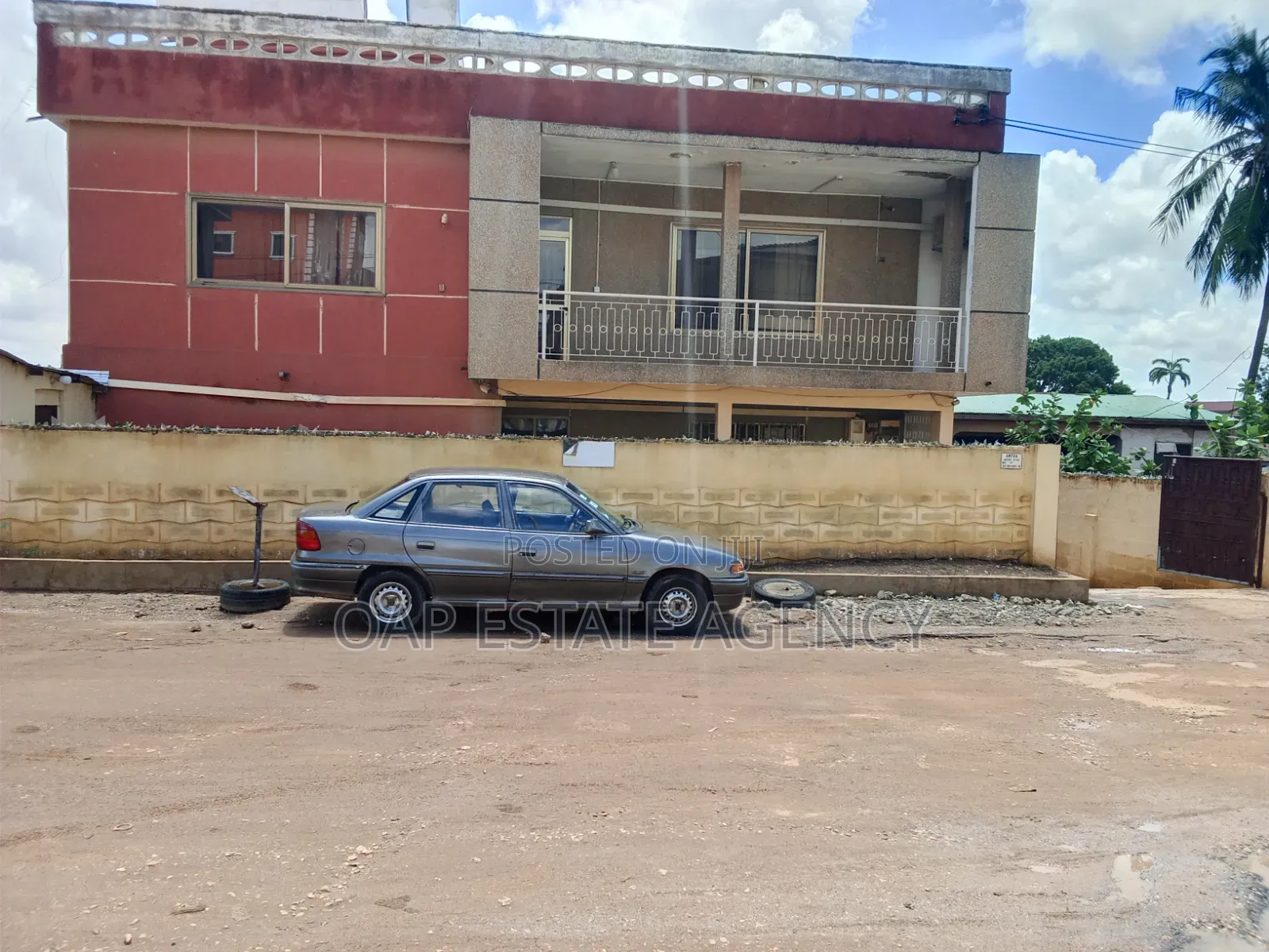 10bdrm House in Kaneshie, Accra Academy Area for sale