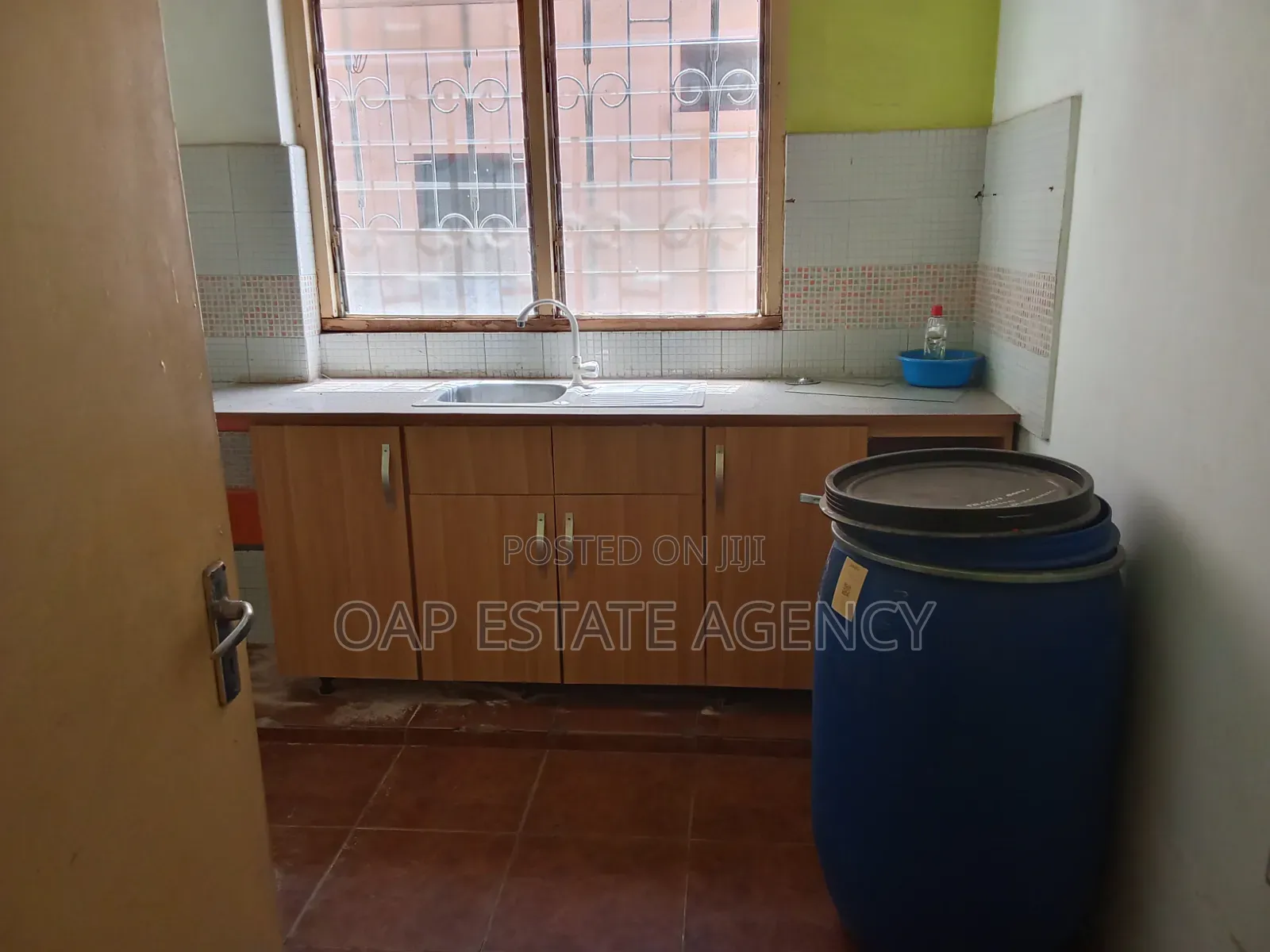 10bdrm House in Kaneshie, Accra Academy Area for sale