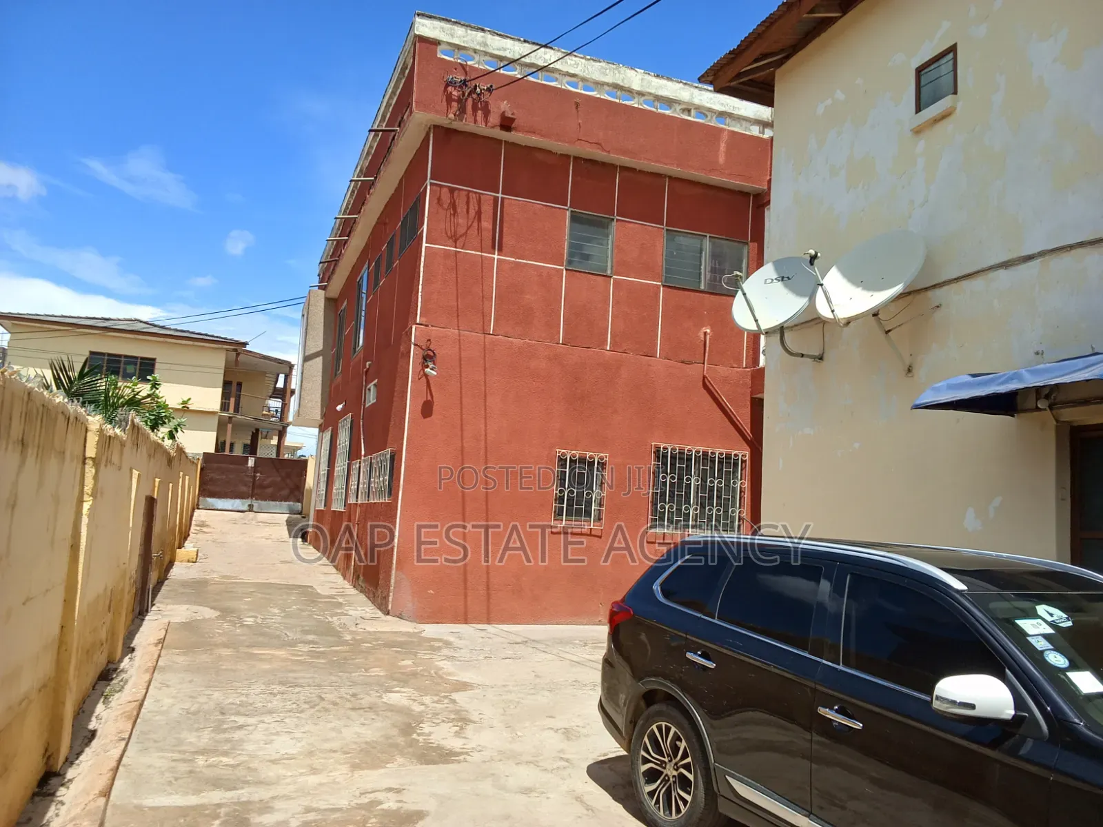10bdrm House in Kaneshie, Accra Academy Area for sale