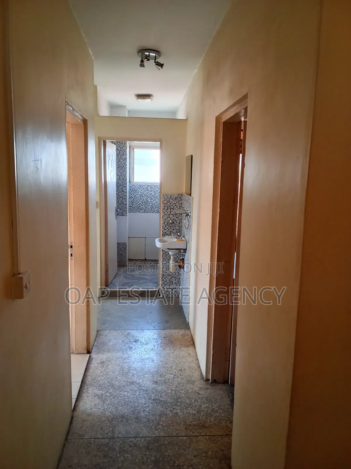 10bdrm House in Kaneshie, Accra Academy Area for sale