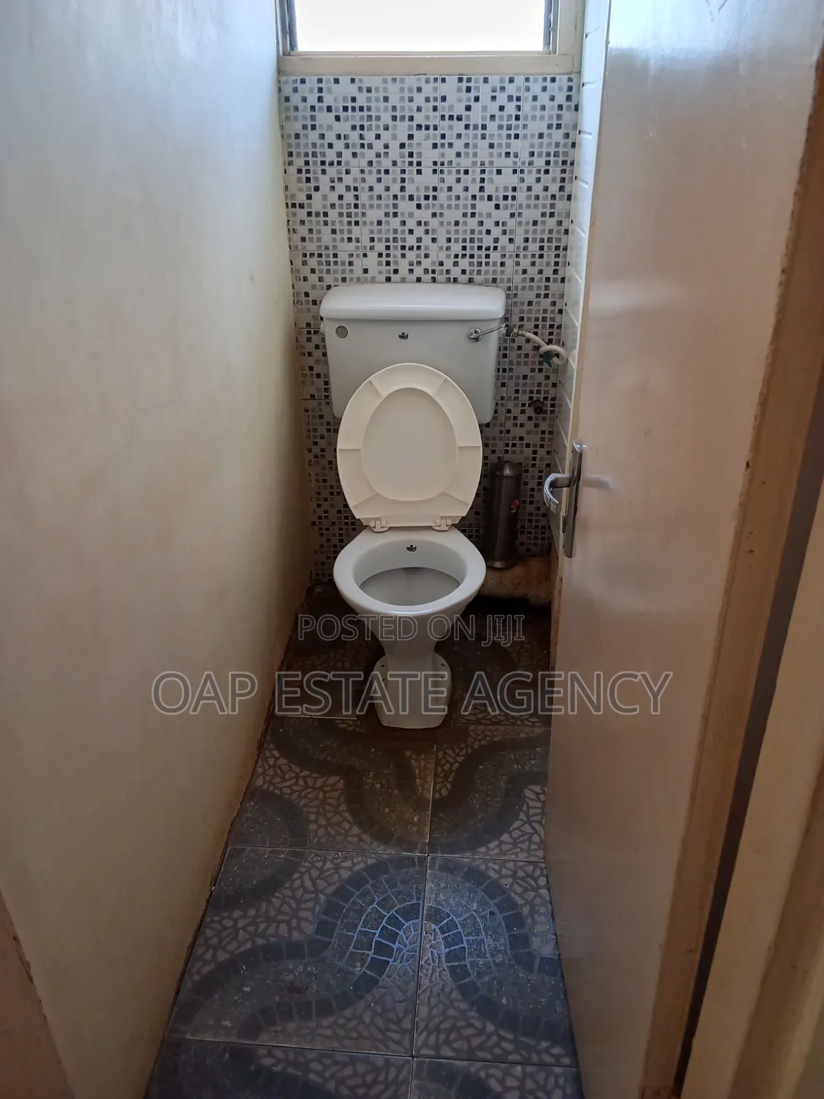 10bdrm House in Kaneshie, Accra Academy Area for sale