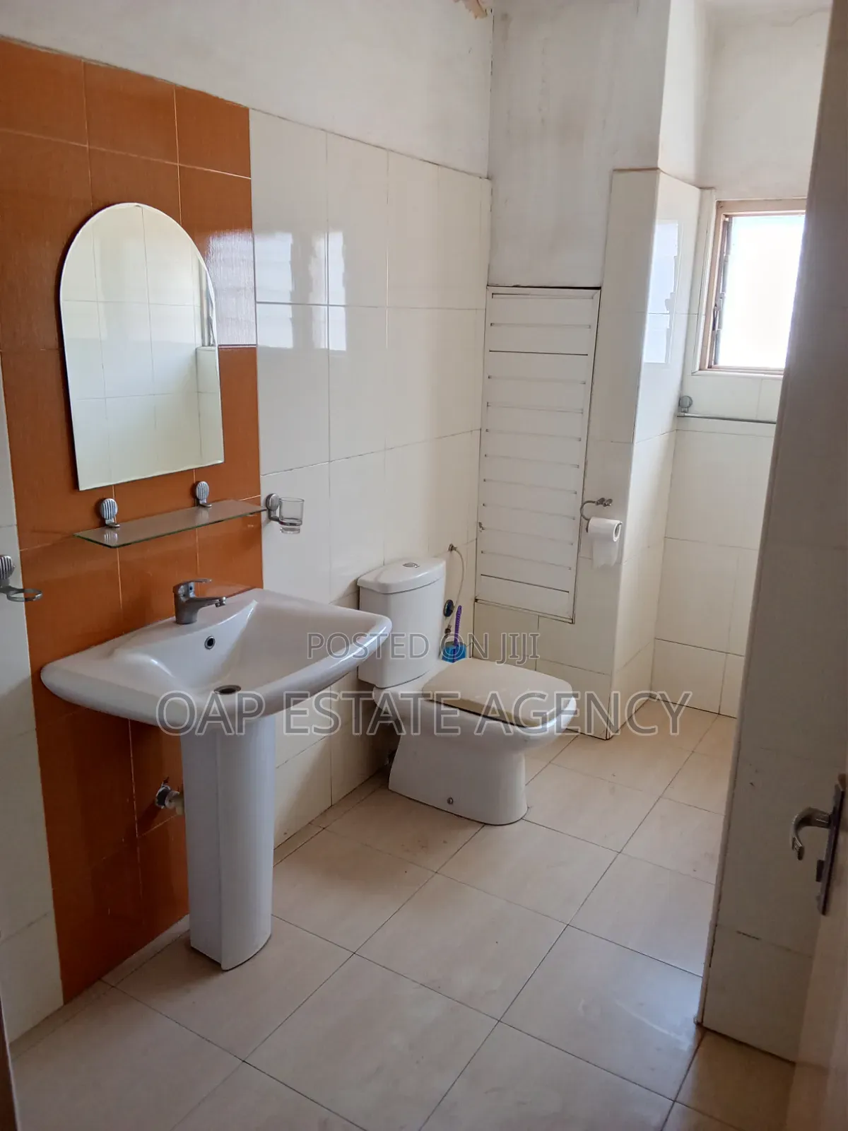 10bdrm House in Kaneshie, Accra Academy Area for sale