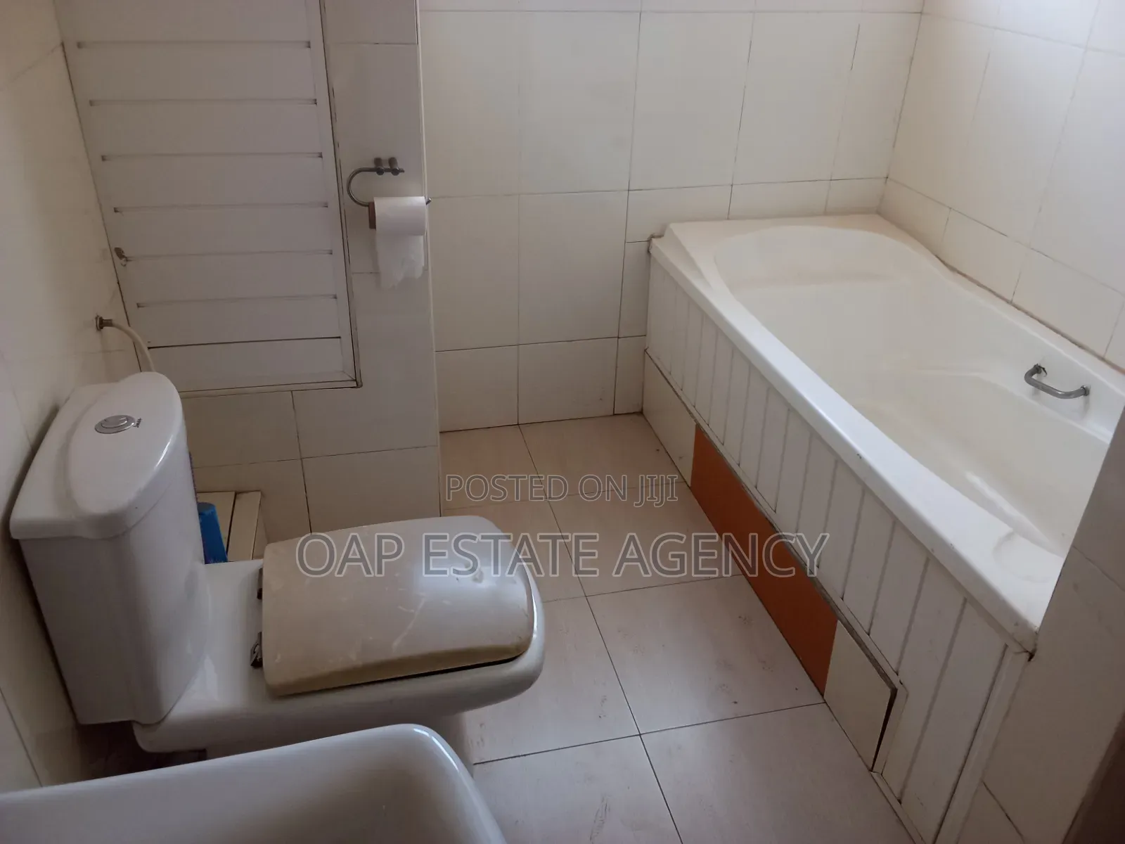 10bdrm House in Kaneshie, Accra Academy Area for sale