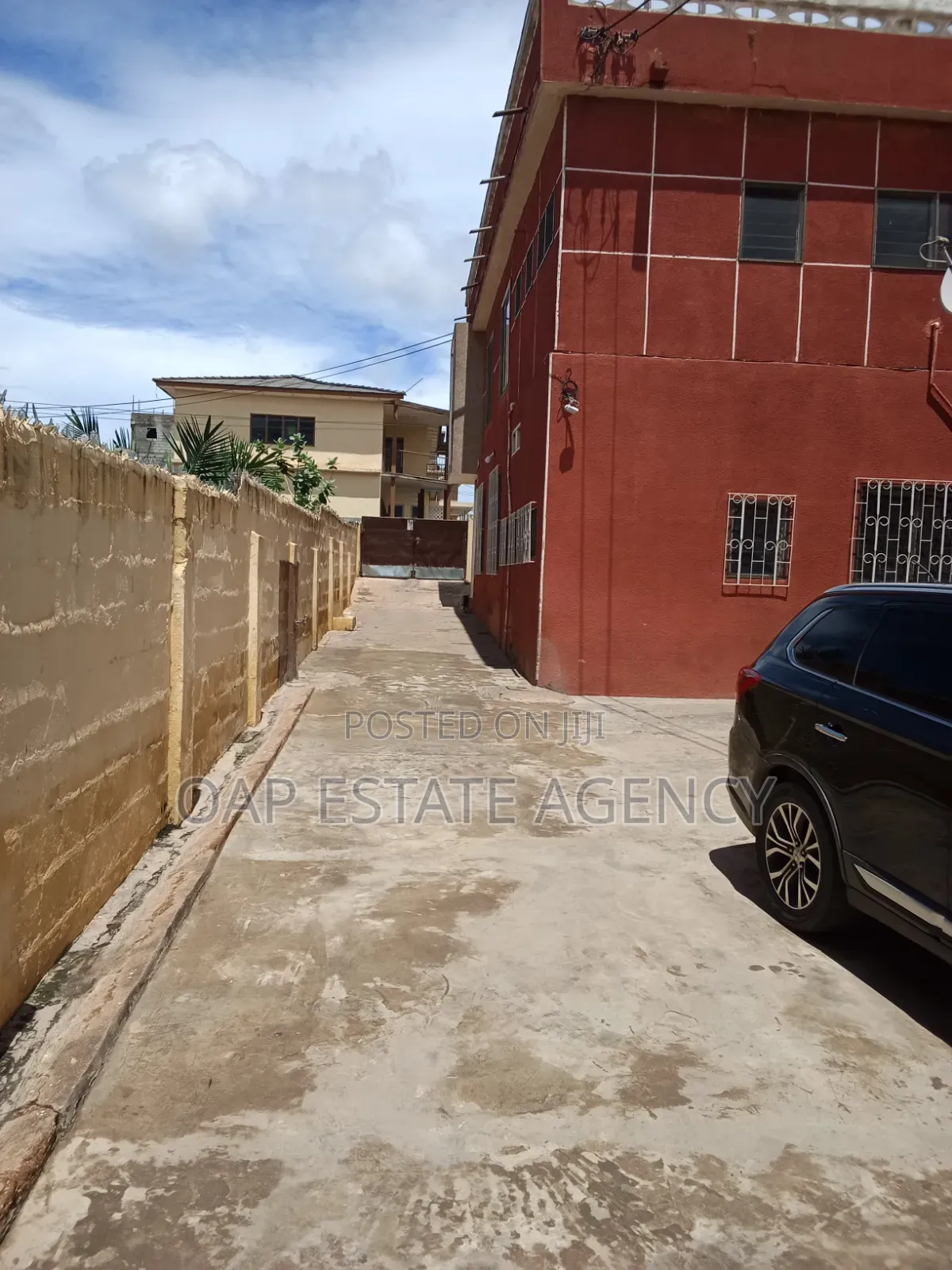 10bdrm House in Kaneshie, Accra Academy Area for sale