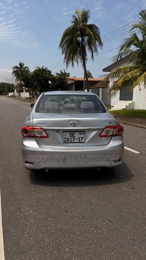 Toyota Corolla LE 4dr Sedan (1.8L 4cyl 4A) 2013 Silver