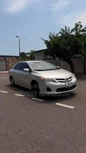 Toyota Corolla LE 4dr Sedan (1.8L 4cyl 4A) 2013 Silver