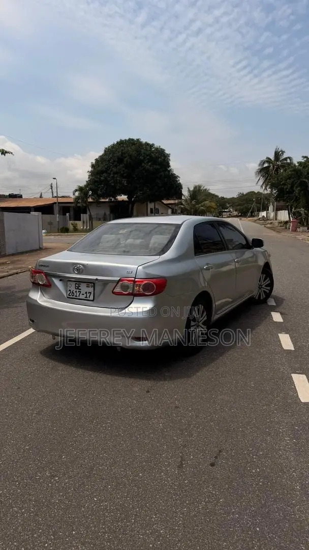 Toyota Corolla LE 4dr Sedan (1.8L 4cyl 4A) 2013 Silver