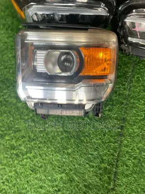 GMC Sierra 2015 Headlight