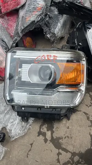 GMC Sierra 2015 Headlight