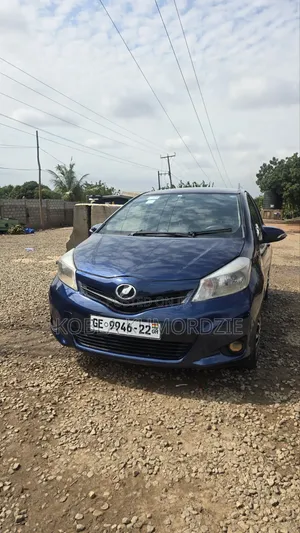 Toyota Vitz 1.3 FWD 5dr 2012 Blue