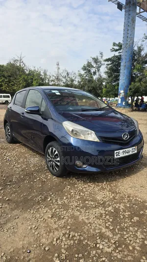 Toyota Vitz 1.3 FWD 5dr 2012 Blue