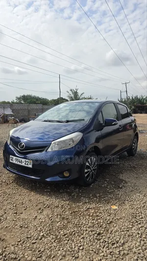 Toyota Vitz 1.3 FWD 5dr 2012 Blue