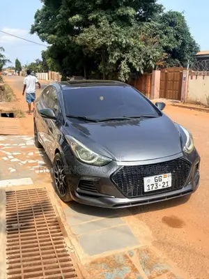 Hyundai Elantra Limited Sedan FWD (1.8L 4cyl 6A) 2013 Matt Black