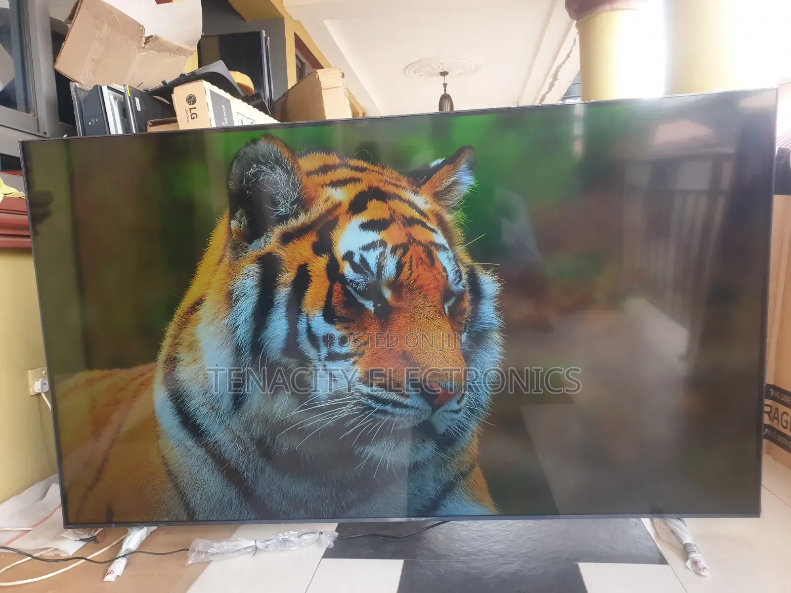86"LG Uhd HDR Edgeless Smart Satellite TV