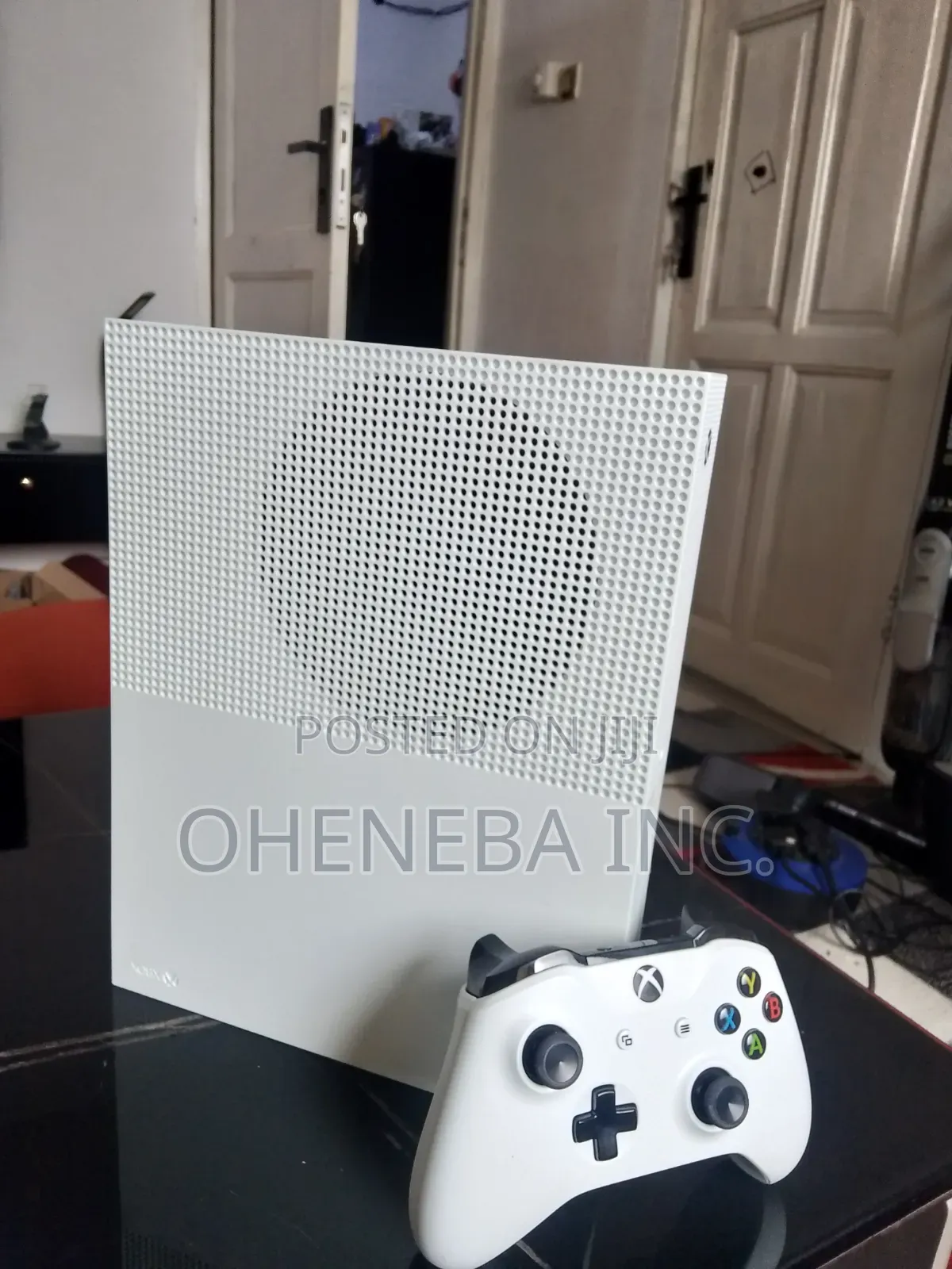 Neat Xbox One Slim With Games + 1 Controller