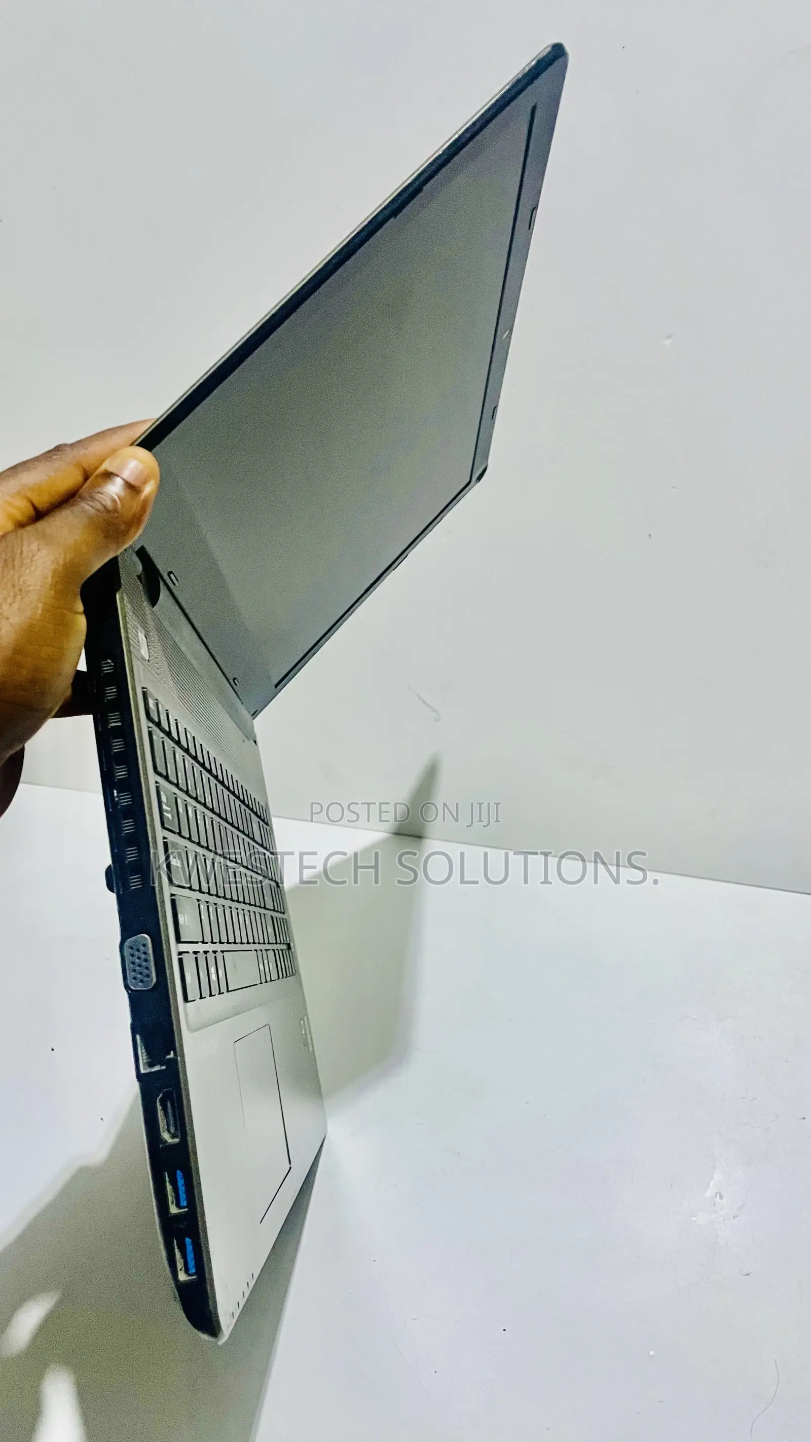 Laptop Medion Akoya E7419 4GB Intel Core i3 HDD 160GB