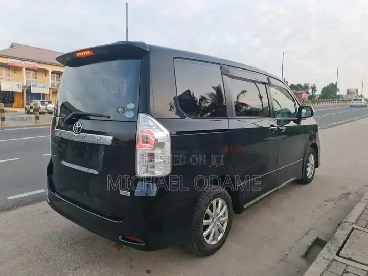 Toyota Voxy 2013 Black