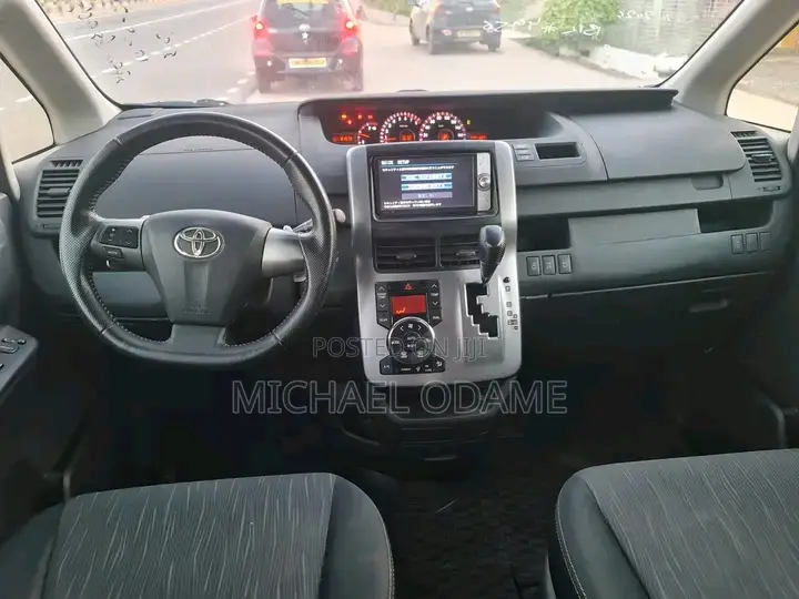 Toyota Voxy 2013 Black