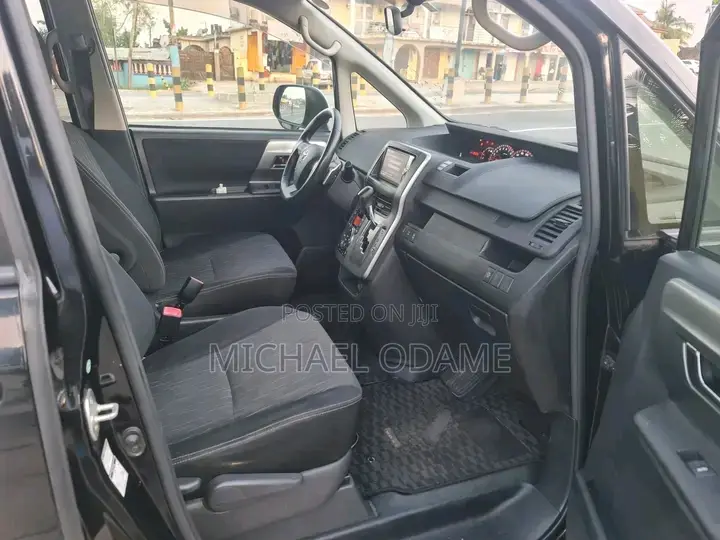 Toyota Voxy 2013 Black