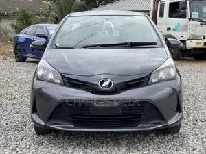 Toyota Vitz 1.3 FWD 5dr 2015 Silver