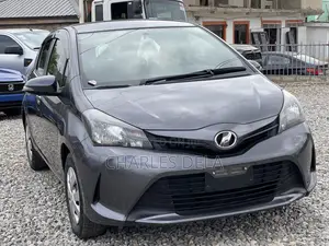 Toyota Vitz 1.3 FWD 5dr 2015 Silver