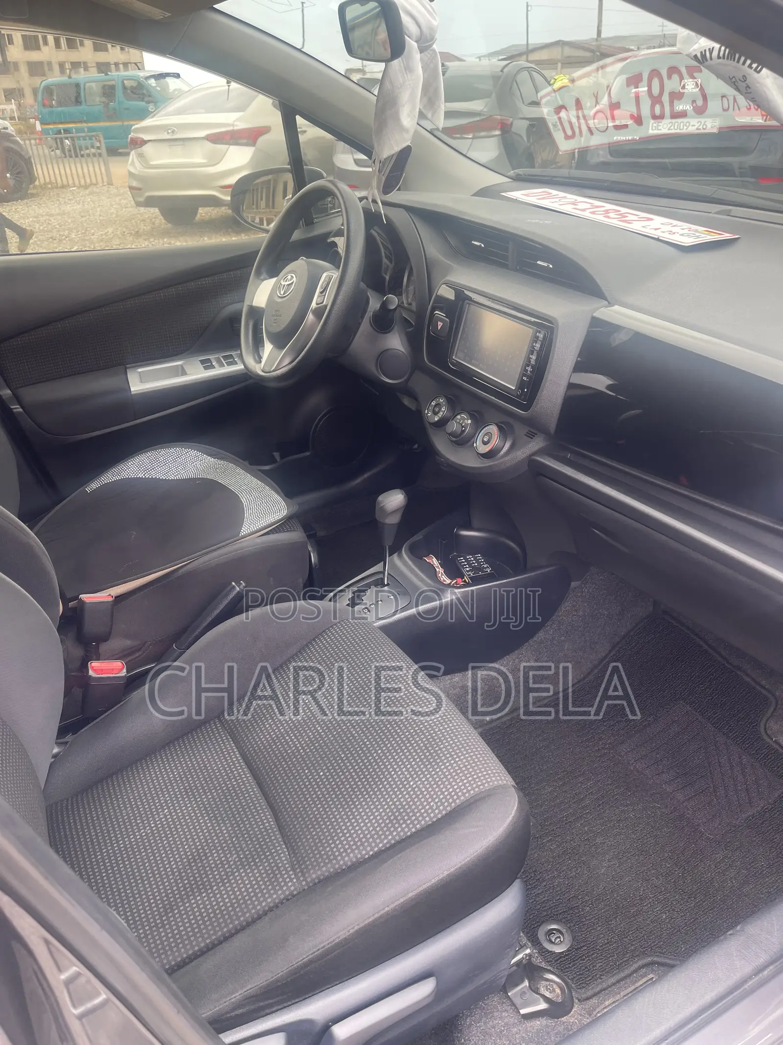 Toyota Vitz 1.3 FWD 5dr 2015 Silver