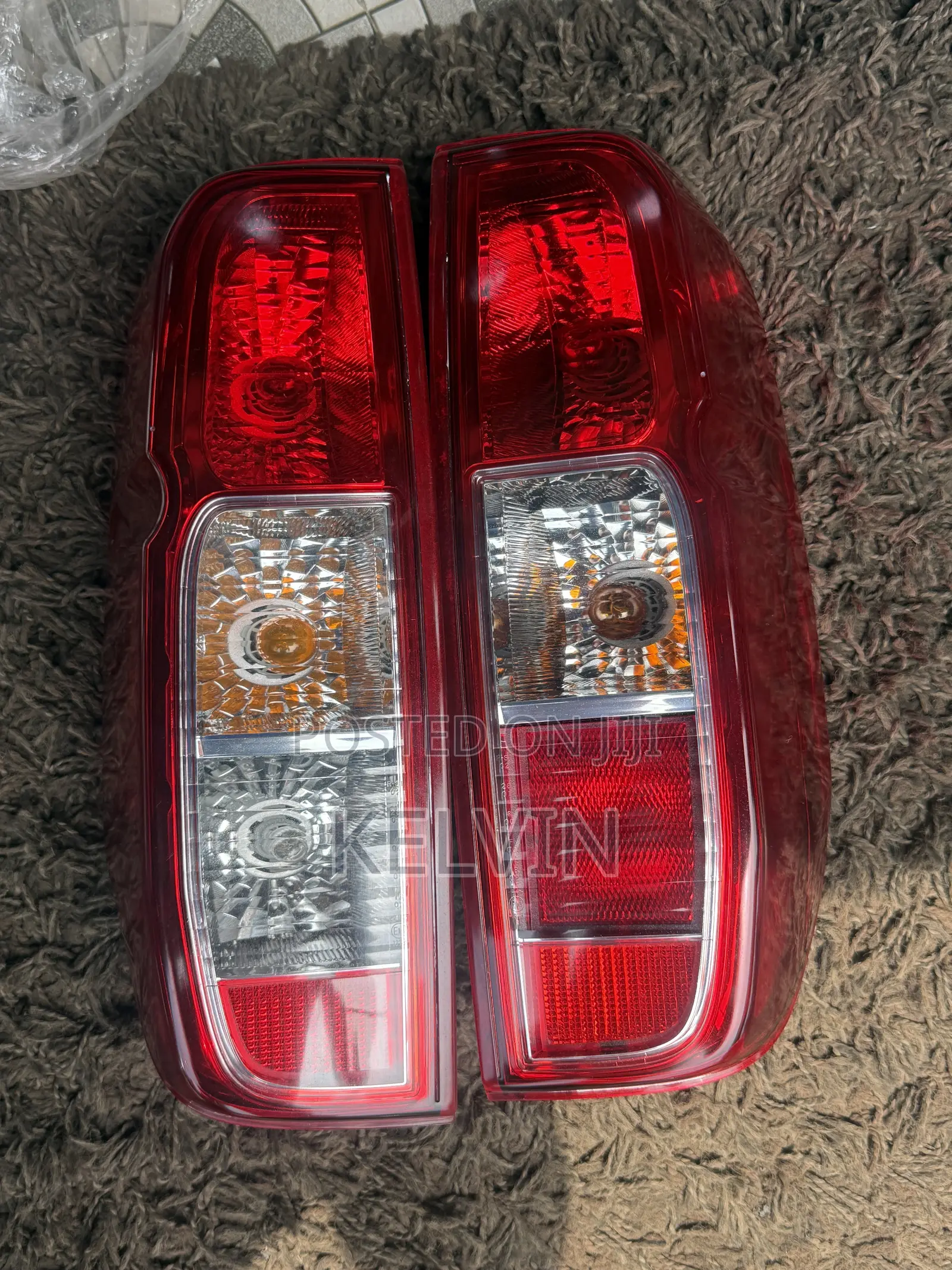 Nissan Navara Tail Light Pair