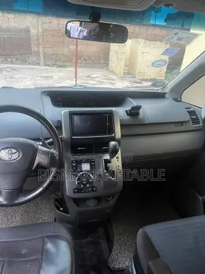 Toyota Voxy V 2WD 8-Seater 2010 Silver