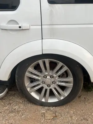Land Rover Discovery 2015 White