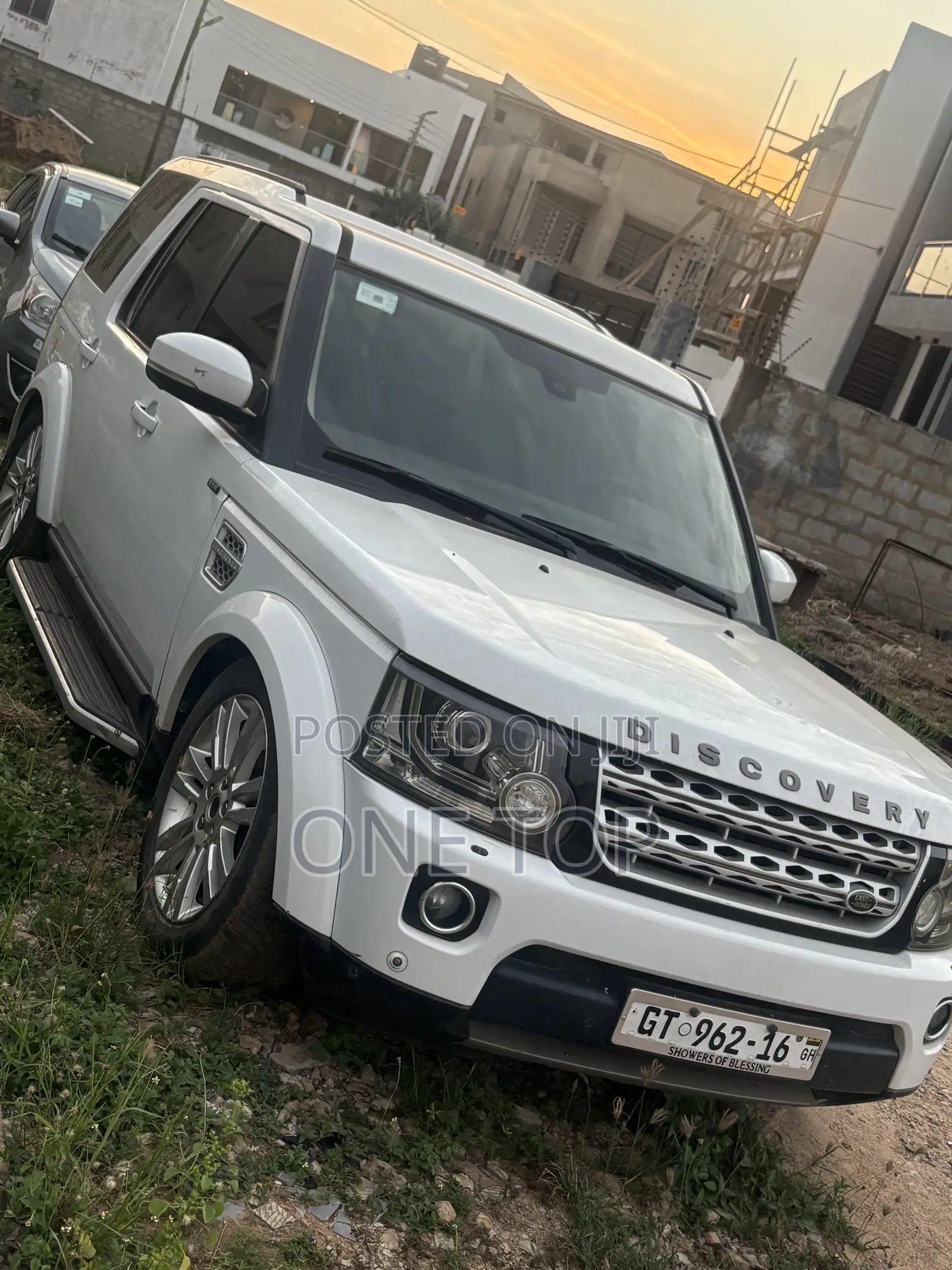Land Rover Discovery 2015 White