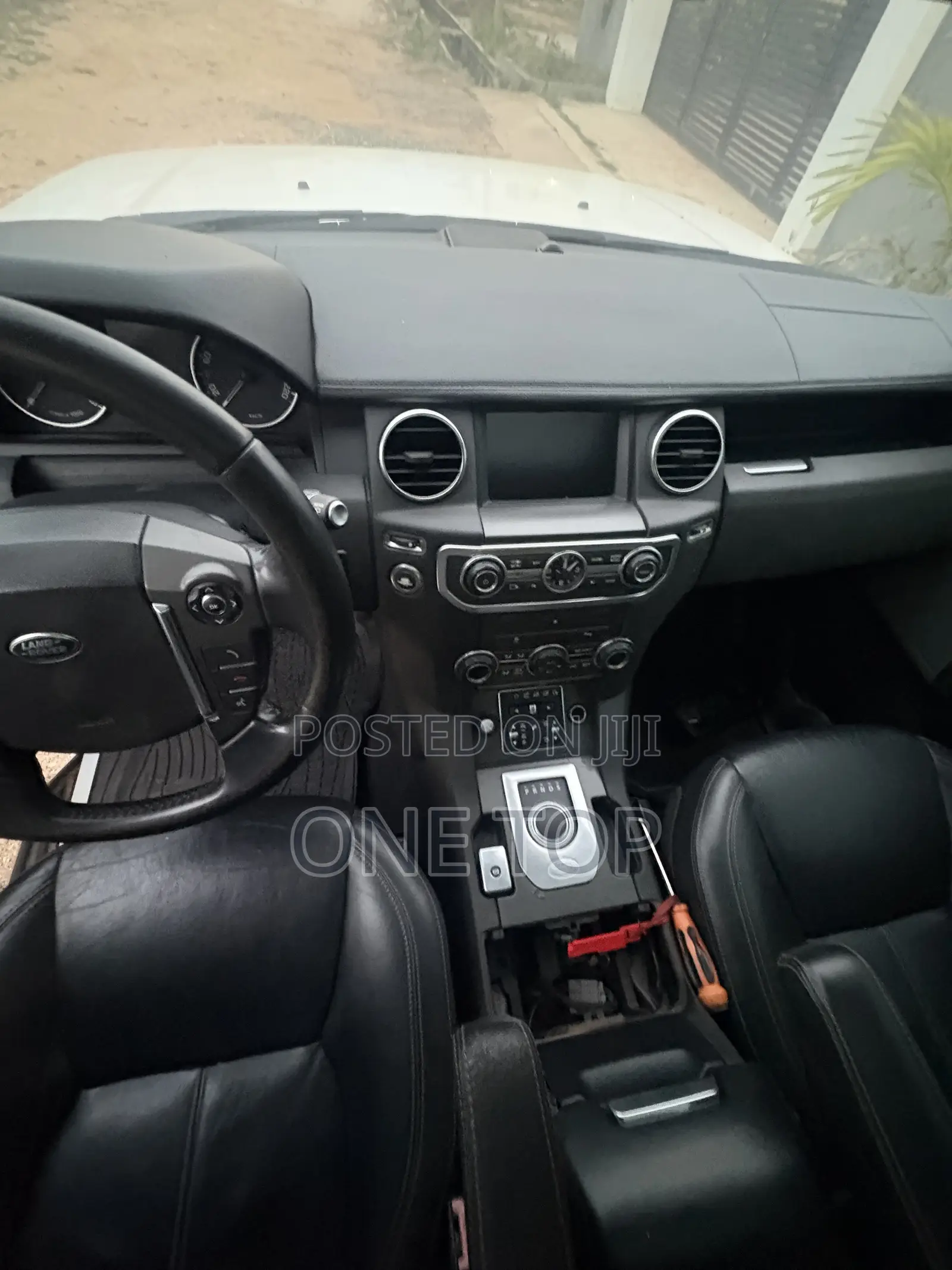 Land Rover Discovery 2015 White