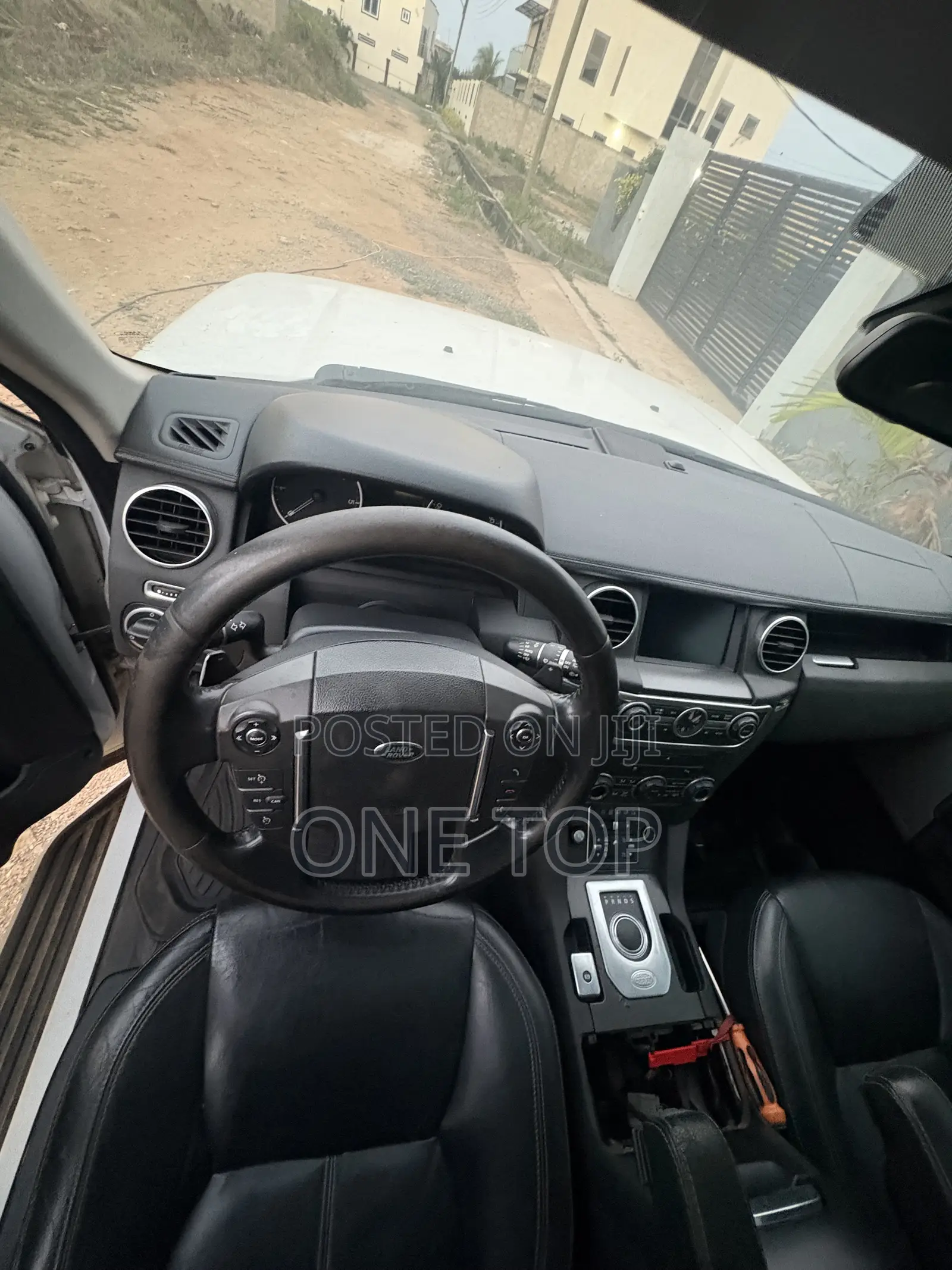Land Rover Discovery 2015 White