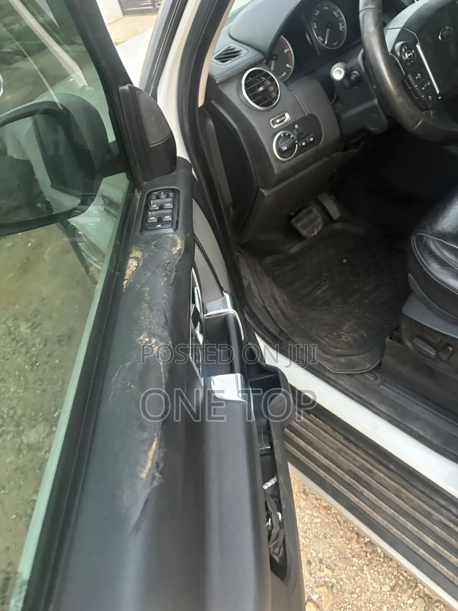 Land Rover Discovery 2015 White