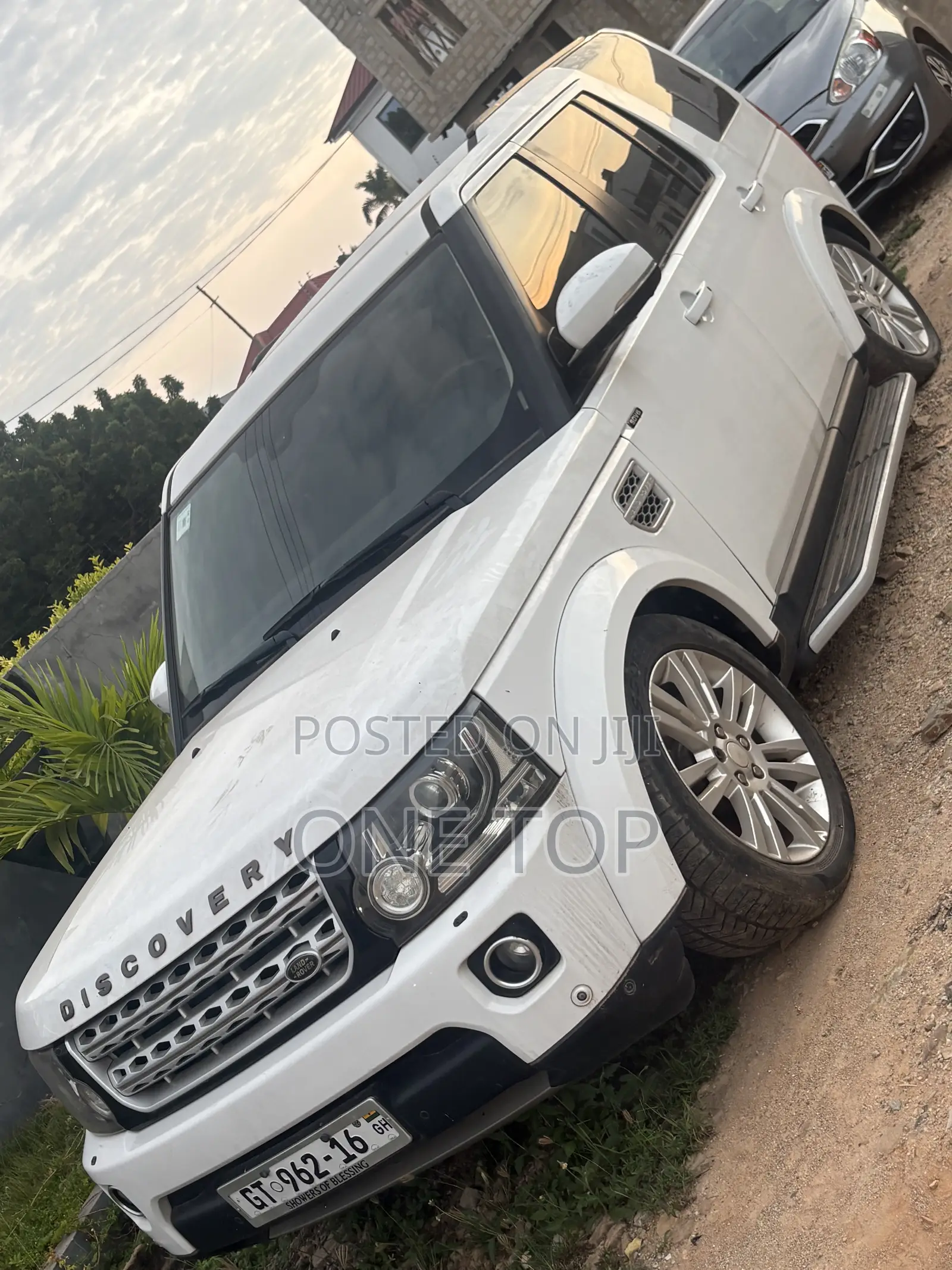 Land Rover Discovery 2015 White