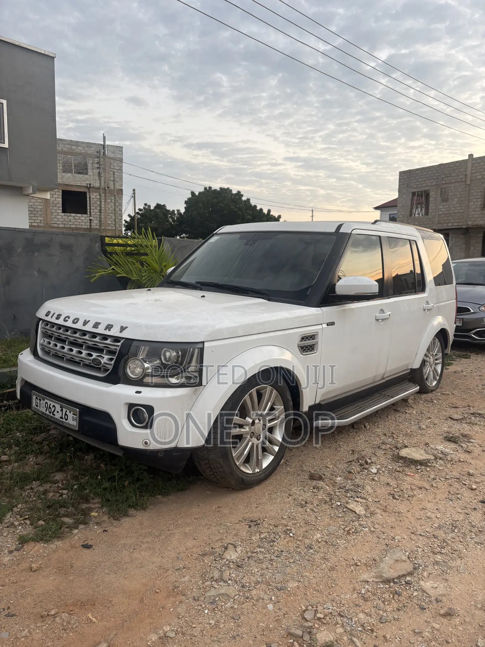 Land Rover Discovery 2015 White