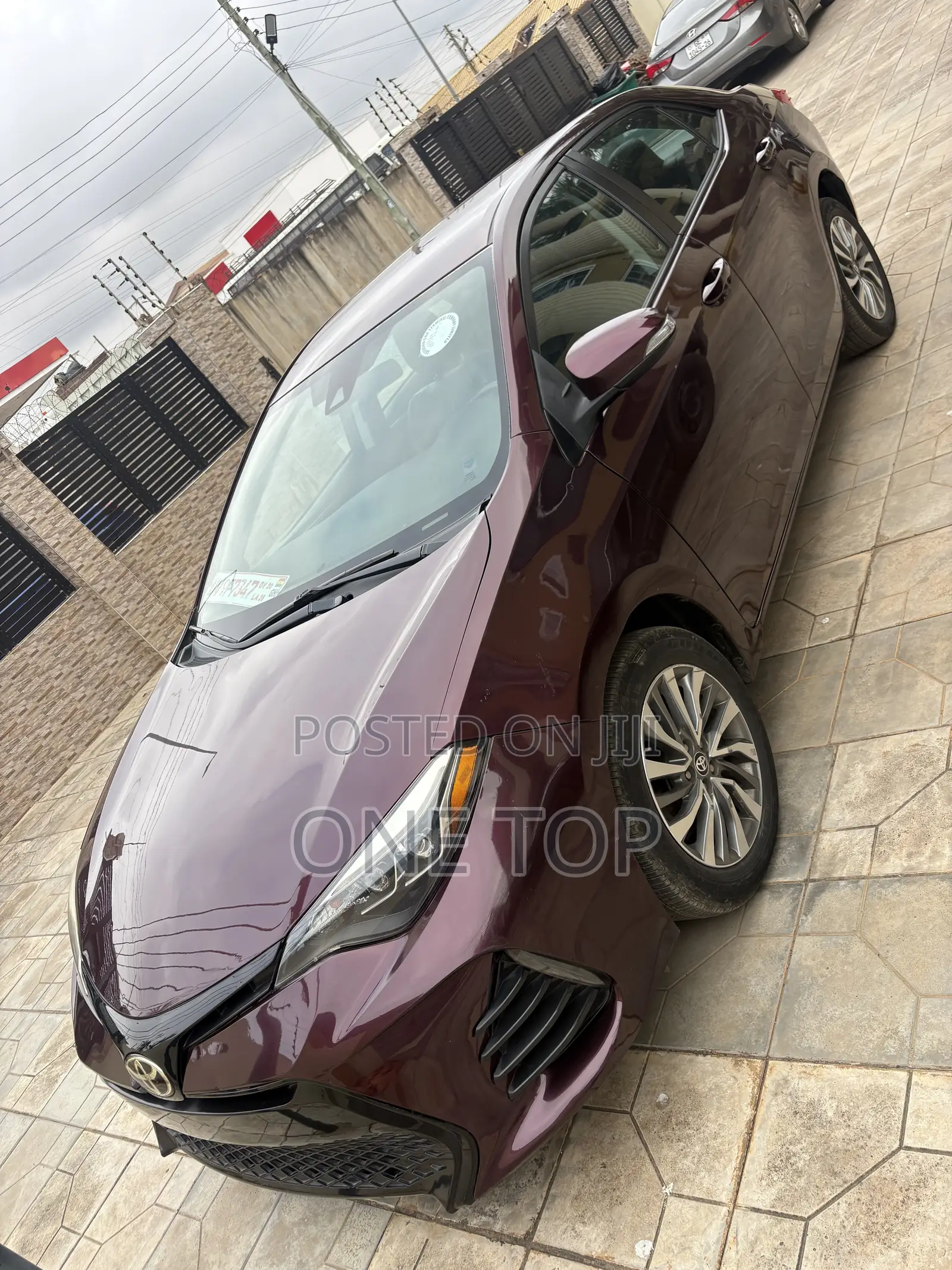 Toyota Corolla SE (1.8L 4cyl 6M) 2018 Burgundy