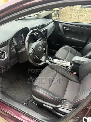 Toyota Corolla SE (1.8L 4cyl 6M) 2018 Burgundy