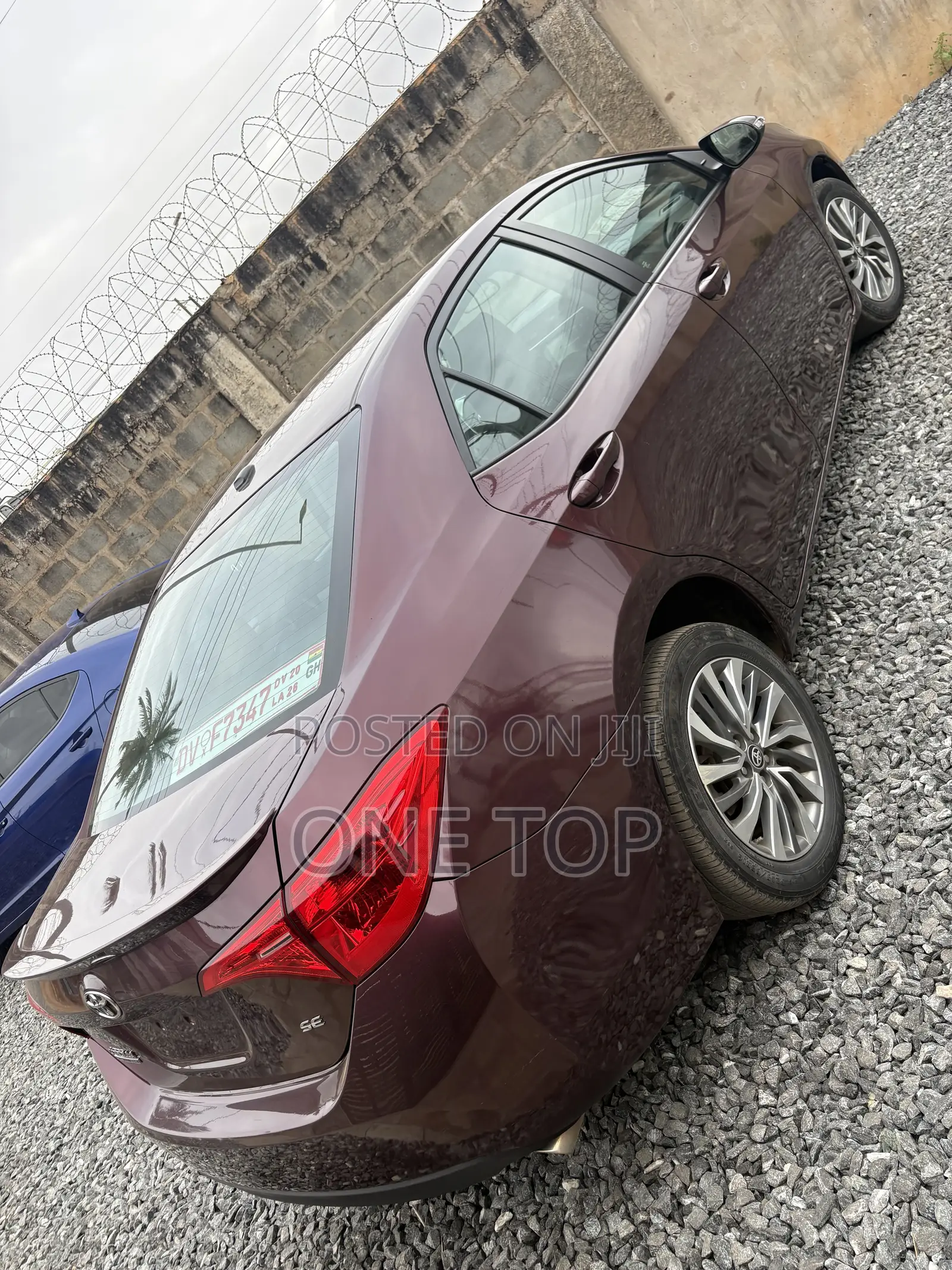 Toyota Corolla SE (1.8L 4cyl 6M) 2018 Burgundy