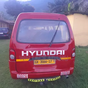 Hyundai H-100 2000 Red