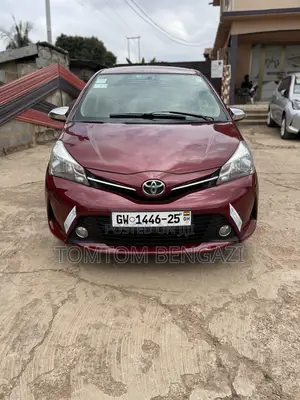 Toyota Vitz 1.3 AWD 5dr 2015 Burgundy