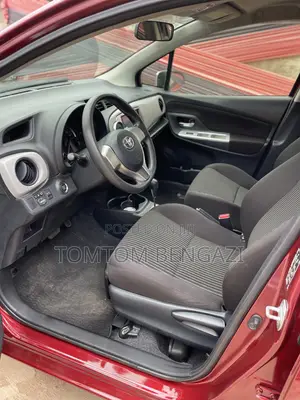 Toyota Vitz 1.3 AWD 5dr 2015 Burgundy