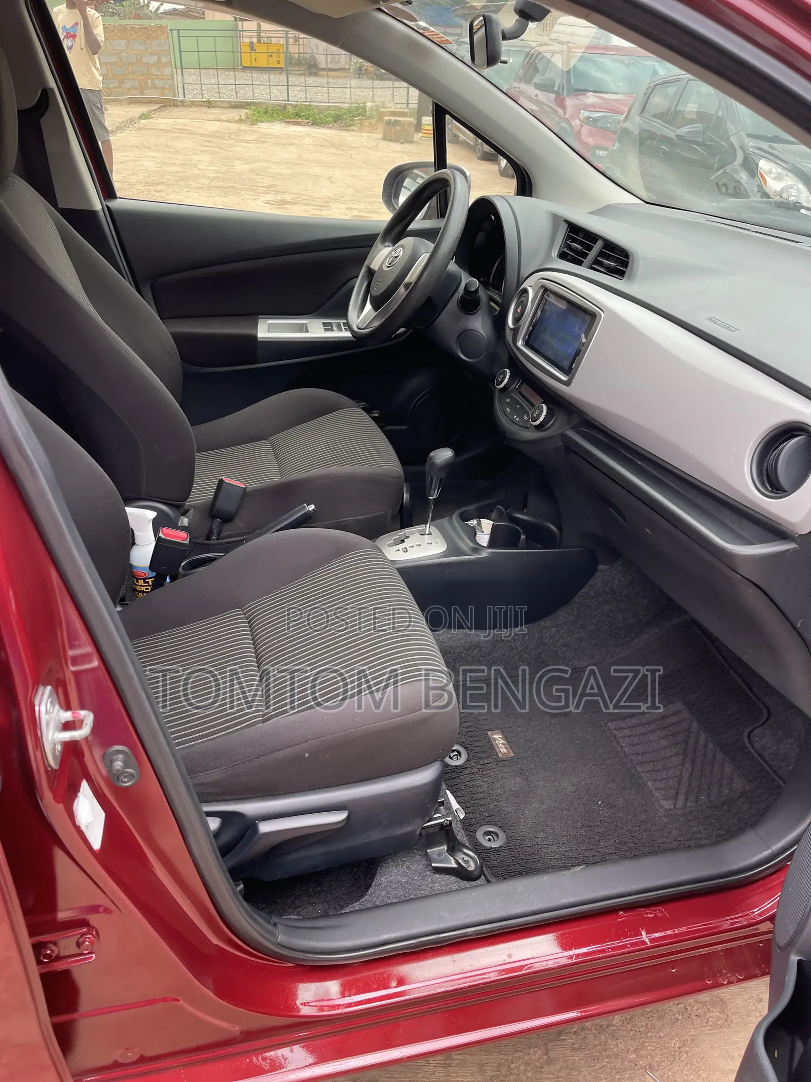 Toyota Vitz 1.3 AWD 5dr 2015 Burgundy