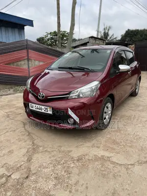 Toyota Vitz 1.3 AWD 5dr 2015 Burgundy