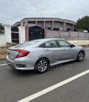 Honda Civic EX 4dr Hatchback (1.5L 4cyl) 2017 Silver