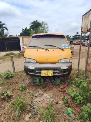 Hyundai H-100 2002 Orange
