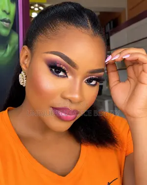 Make-Up Artist
