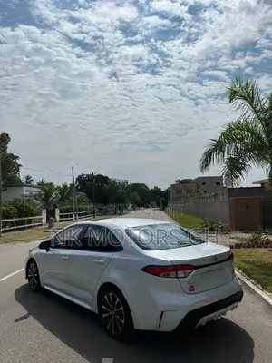 Toyota Corolla XSE 2021 White